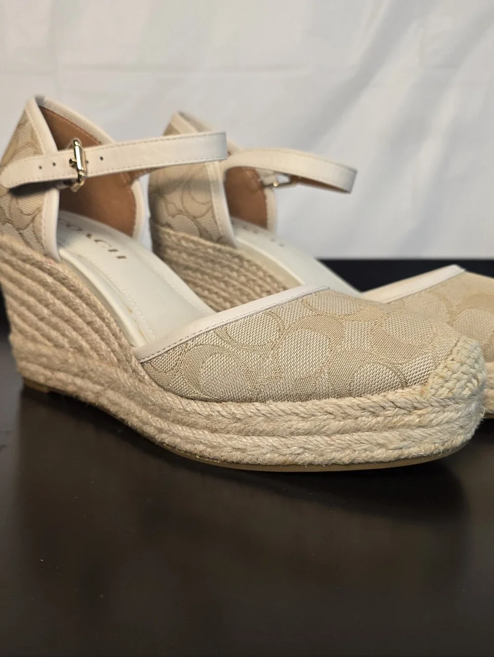 Coach size beige